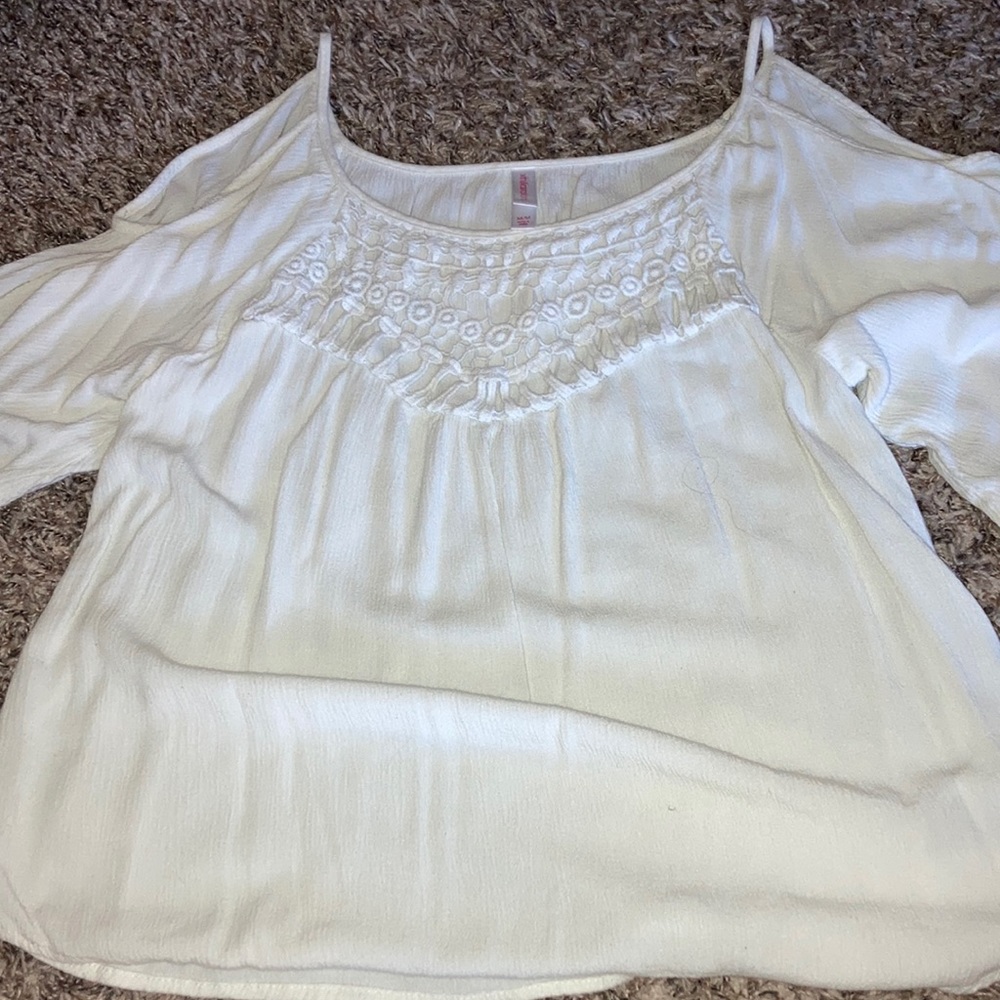 Creame color off the shoulder strap shit short sleeve very comfortable